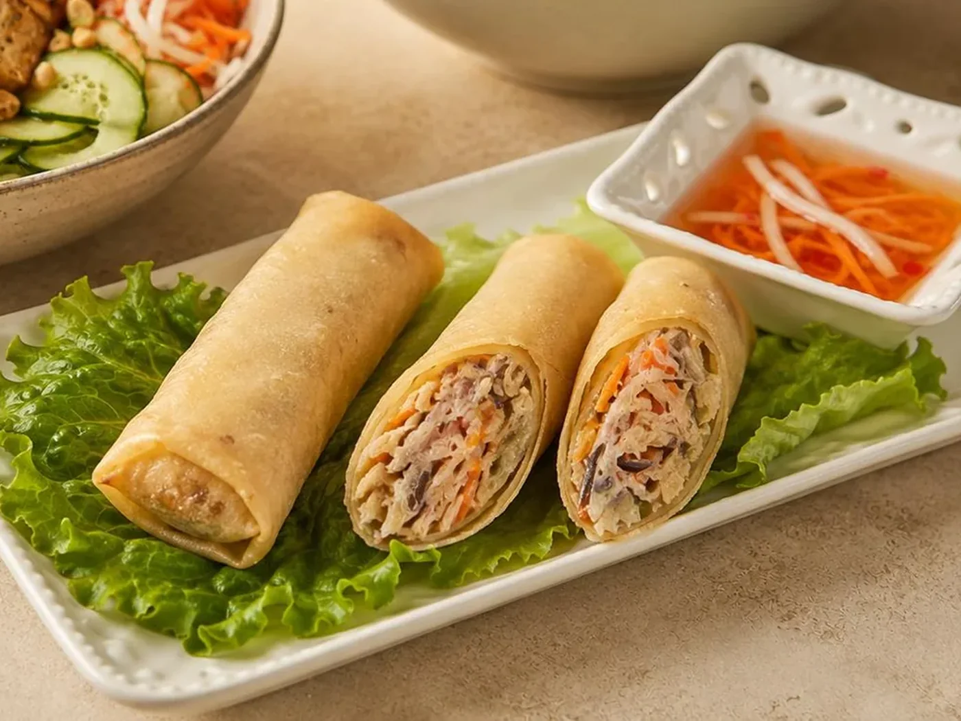 Vegetable egg rolls with dipping sauce
